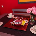 Апартаменты Cozy Apartment- ιδιωτικό Parking *